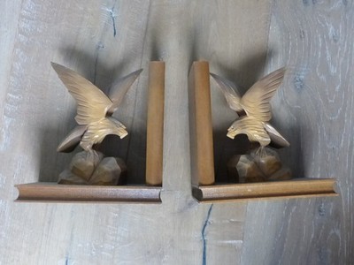 2 Holz-Buchstützen - Motiv ''Adler''