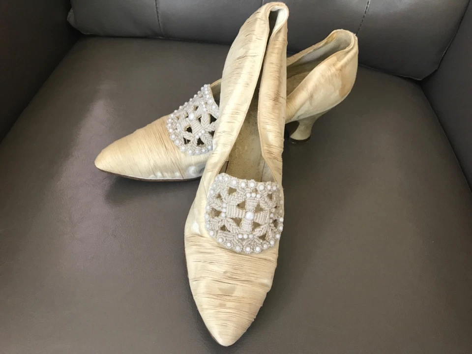 Zapatos de novia de boda Antigue ArtDeco hechos por The Halle Bros.Co solo para exhibición Foto 4 de 4