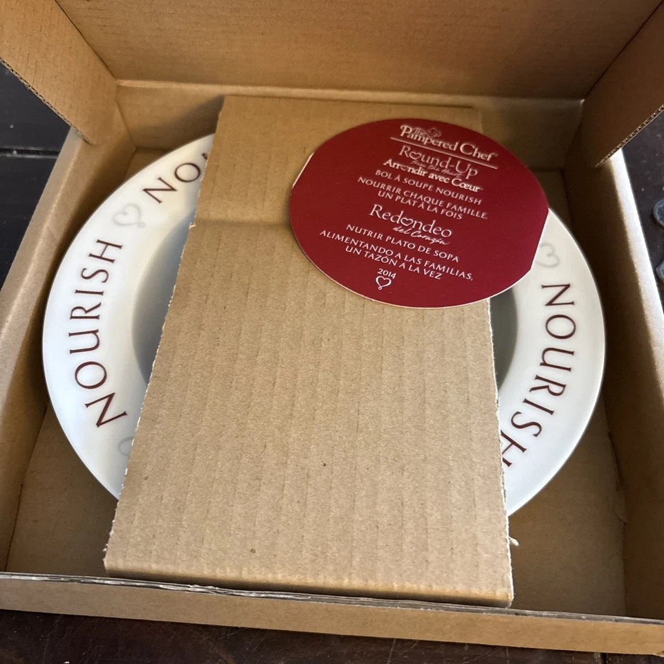 Pampered Chef 2014 Roundup From The Heart Nourish Soup Bowl #2949 New in the Box - Image 2 of 4