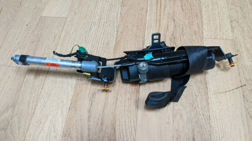 Cinturón de seguridad y retractor para conductor Volvo C30 2008-2011 Foto 2 de 4