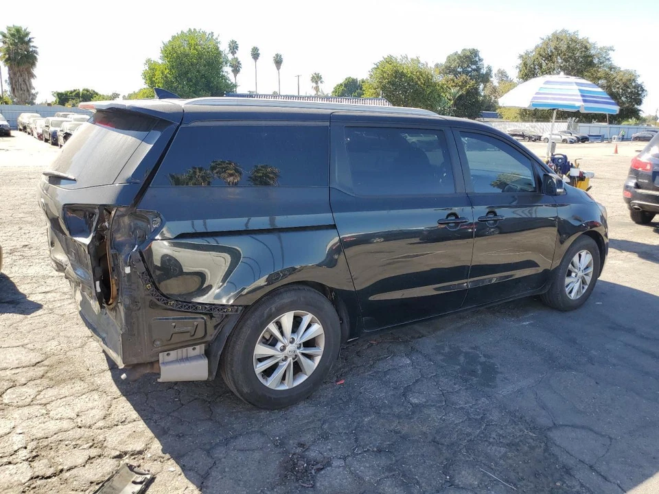 Used Air Cleaner Assembly fits: 2015 Kia Sedona  Grade A - Image 3 of 4