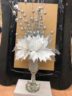 Mirrored Crushed Diamond Vase With Flowers Crystal Romany Bling - Image 1 of 4