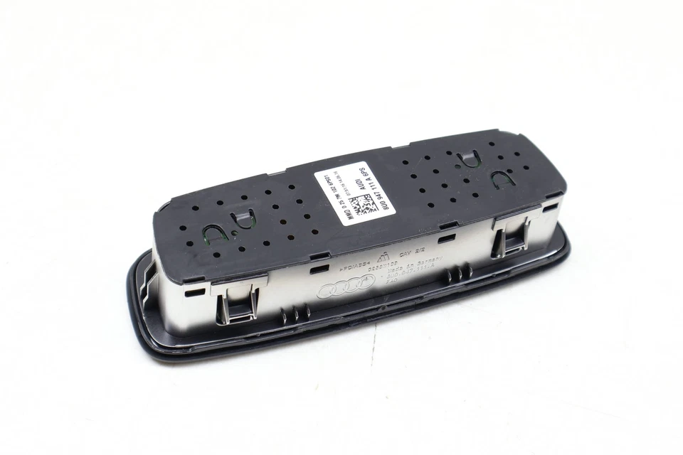 AUDI A3 QUATTRO 2015-2016 - DOMO TRASERO luz interior 8U0947111A Foto 2 de 4