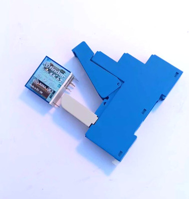 Finder Type 44.62 250VAC Power relay with 95.05 Socket