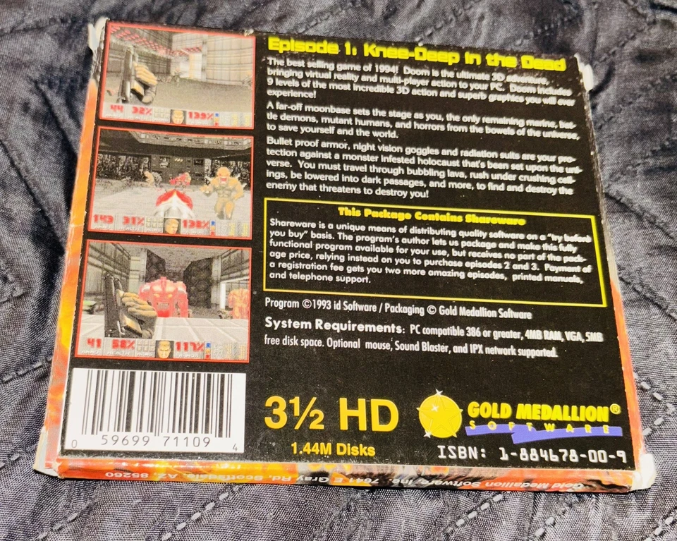 DOOM 1993 Shareware Gold Medallion 3.5” Floppy 2-Disc Set Version 1.666 - Image 3 of 4