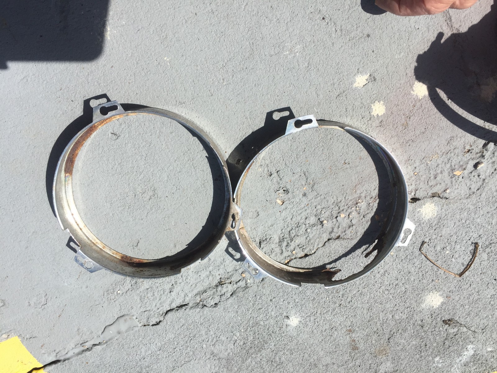 Rolls Royce Silver Shadow headlamp buckets and inner retainer rings from 1974