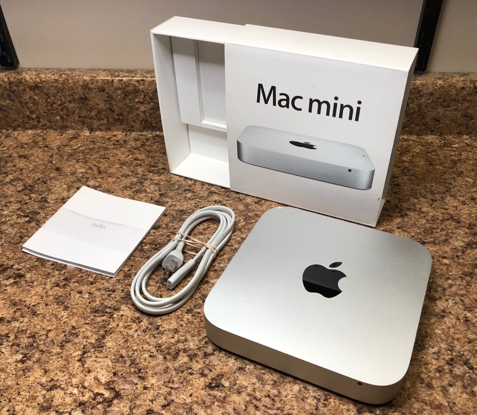 Apple Mac Mini A1347 2011 - 2.5GHz i5 /4GB/128GB SSD/ AMD Radeon 6630M w/  Box