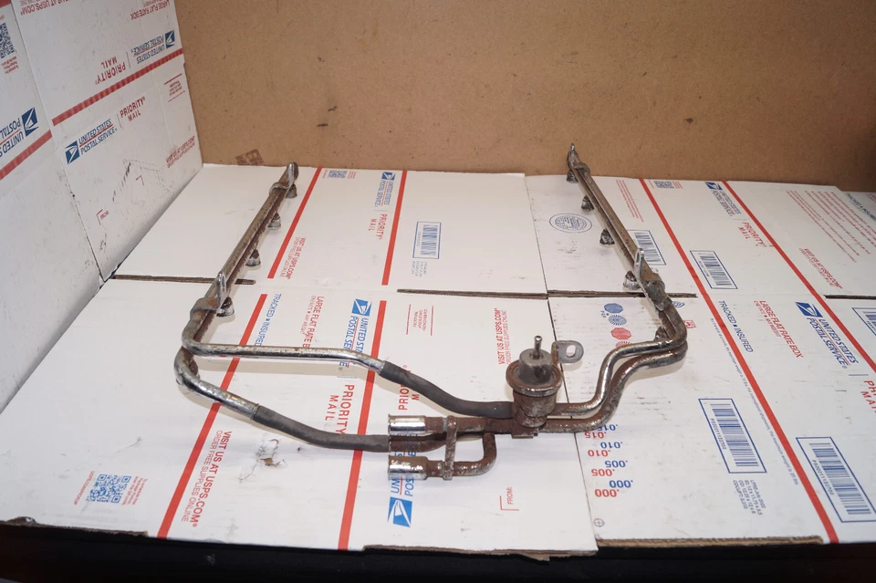 2003 Ford E250 E350 Van 6.8L V10 Fuel Injector Rail 2 Valve Econoline Van OEM Foto 4 de 4