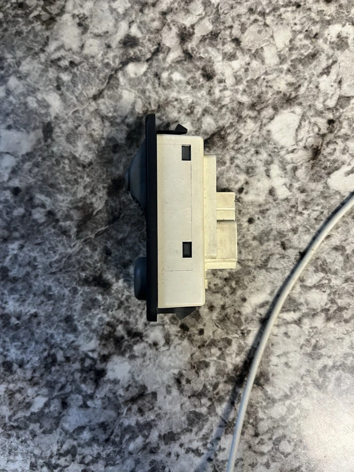 Interruptor de escotilla trasera limpiaparabrisas OEM 1995-2005 Chevy GMC S10 Jimmy Blazer 15028757 Foto 3 de 4