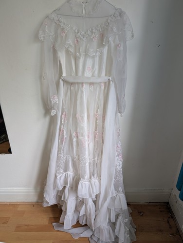 Vintage Unbranded White Pink Chiffon Floral Embroidery Wedding Dress Size XS T37