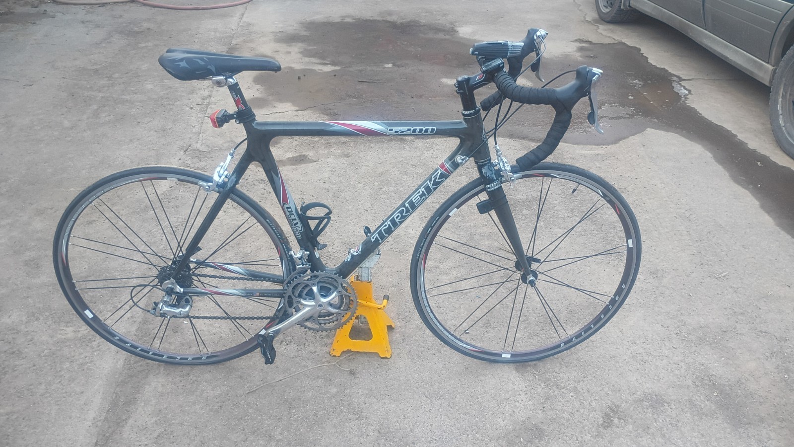 Trek 5200 Oclv Carbon Fiber 120 Road bike Bontrager Wheels + Extras