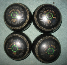 *** AN EXCELLENT  SET DRAKES PRIDE LAWN BOWLS Size 5 Very Good Condition