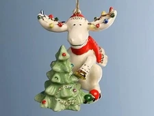 LENOX 2020 MARCEL DECORATES The TREE Annual MOOSE Ornament NEW IN BOX!