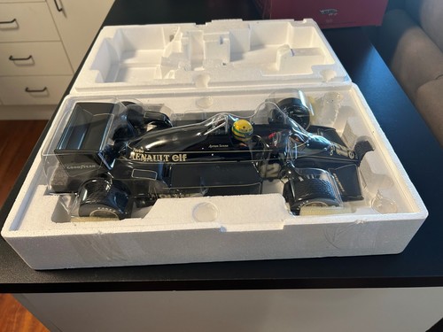 Minichamps Lotus F1 97T '1st GP Win' Portugal GP 1985 - Ayrton Senna 1/12 Scale - Picture 2 of 4