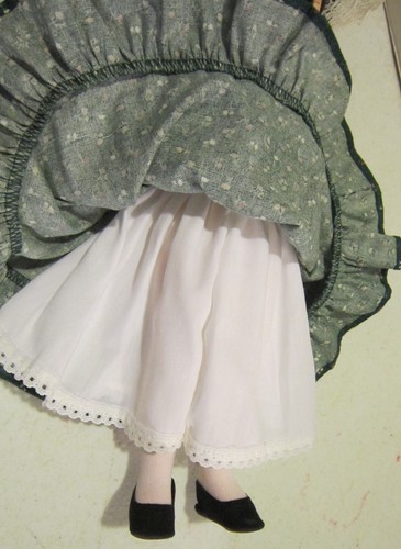 Vintage 12" Effanbee International CANADA vinyl doll w hangtag - VGC - 第 5/6 張圖片
