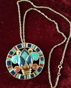 Vintage-Pendant-Brooch-Necklace-Gold-18-034-chain-Fleur-de-lis-2-Carnelian-Stones