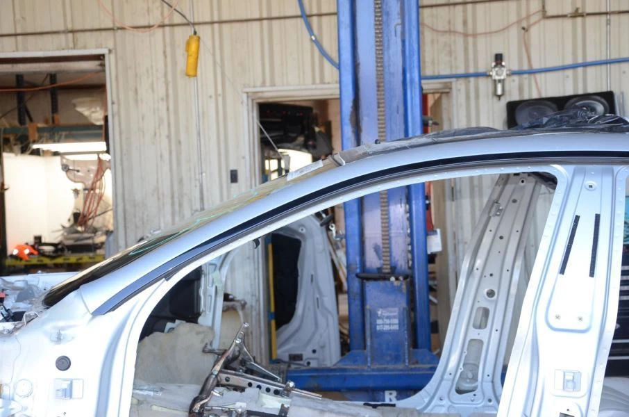 BMW 640I Gran Coupé 2013-2019 conductor lado izquierdo basculante y poste corte Foto 2 de 4