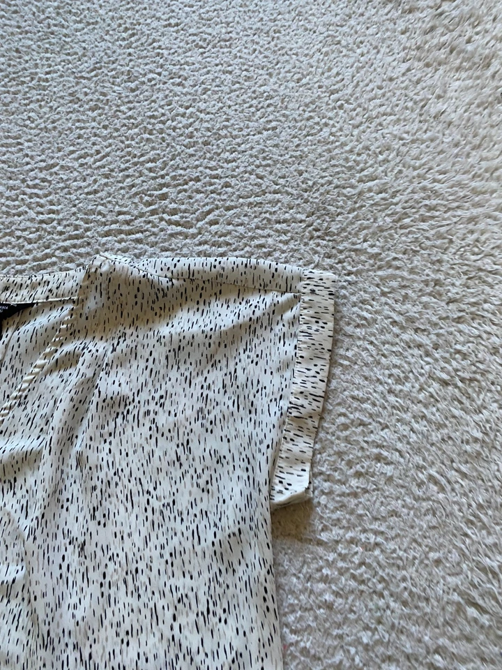 Simply Vera Vera Wang Women Spotted Short Sleeve V-Neck Blouse Multicolor Size S Foto 3 de 4