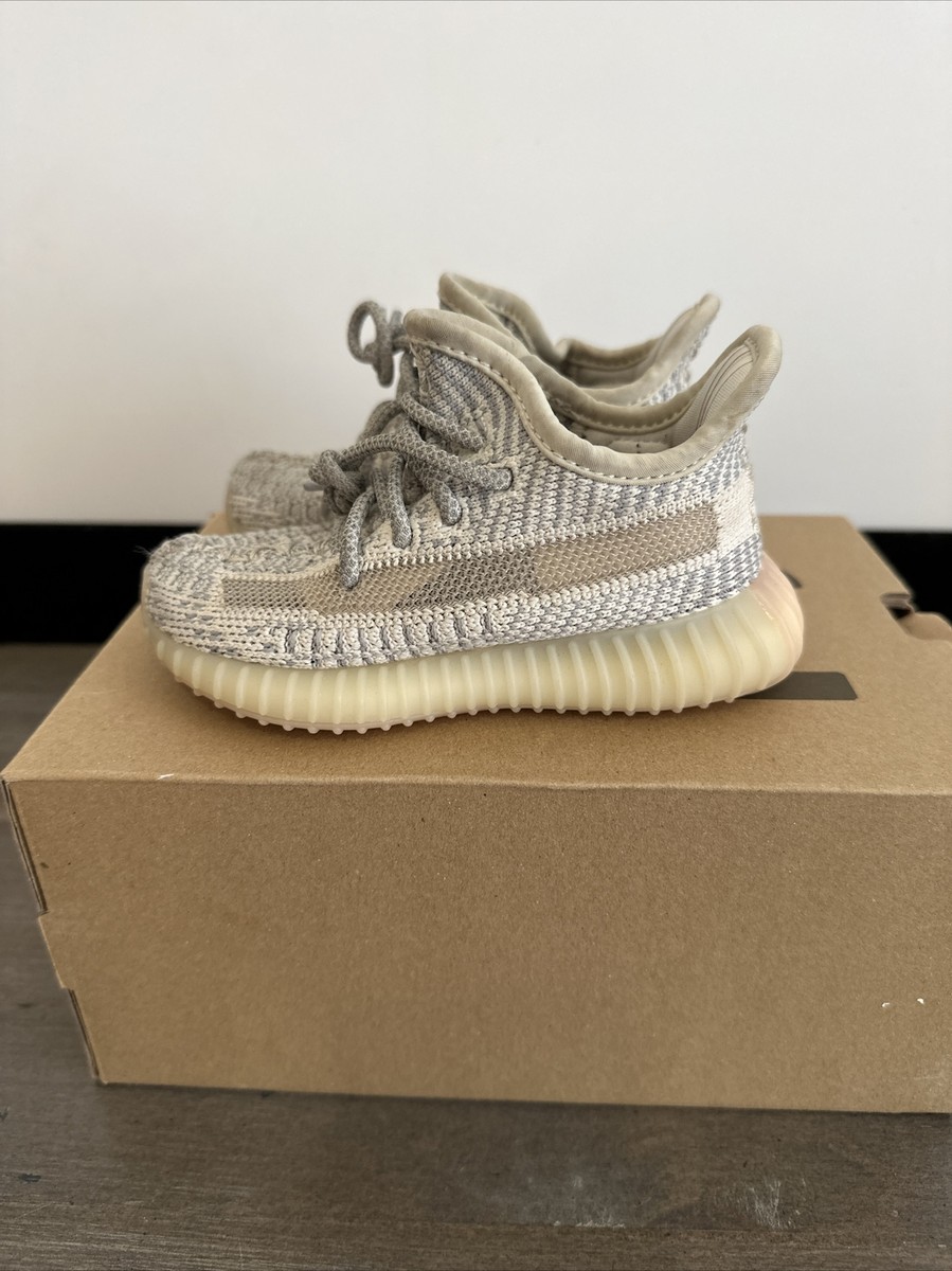 adidas gazelle silver green womens Adidas Yeezy Boost 350 V2 Lundmark (Non Reflective)