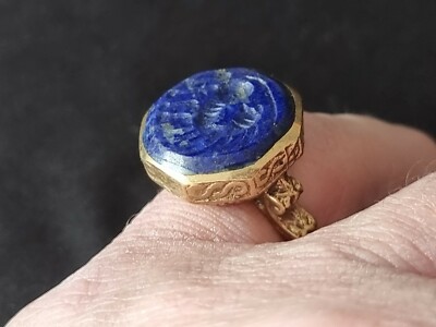Near Eastern 18/19 Hunderte farbiger Metall riesiger Ring atemberaubende blaue Lünette LA72h