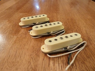 THE ''HENDRIX'' PICKUP SET OF 3 ALNICO 5 VINTAGE 60'S TONE IVORY FOR STRATOCASTER