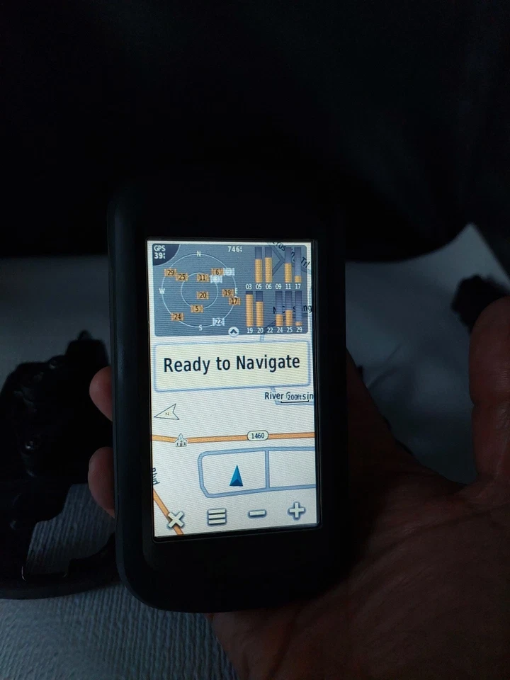 Genuine OEM Garmin Montana 650t GPS 4" Color Touchscreen  NEEDS POWER ON BUTTON  - Image 2 of 4