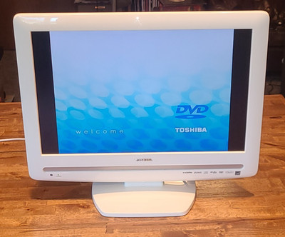 Vintage 2008 Toshiba 19  LCD TV/DVD Combo Model 19LV506 HDMI Component