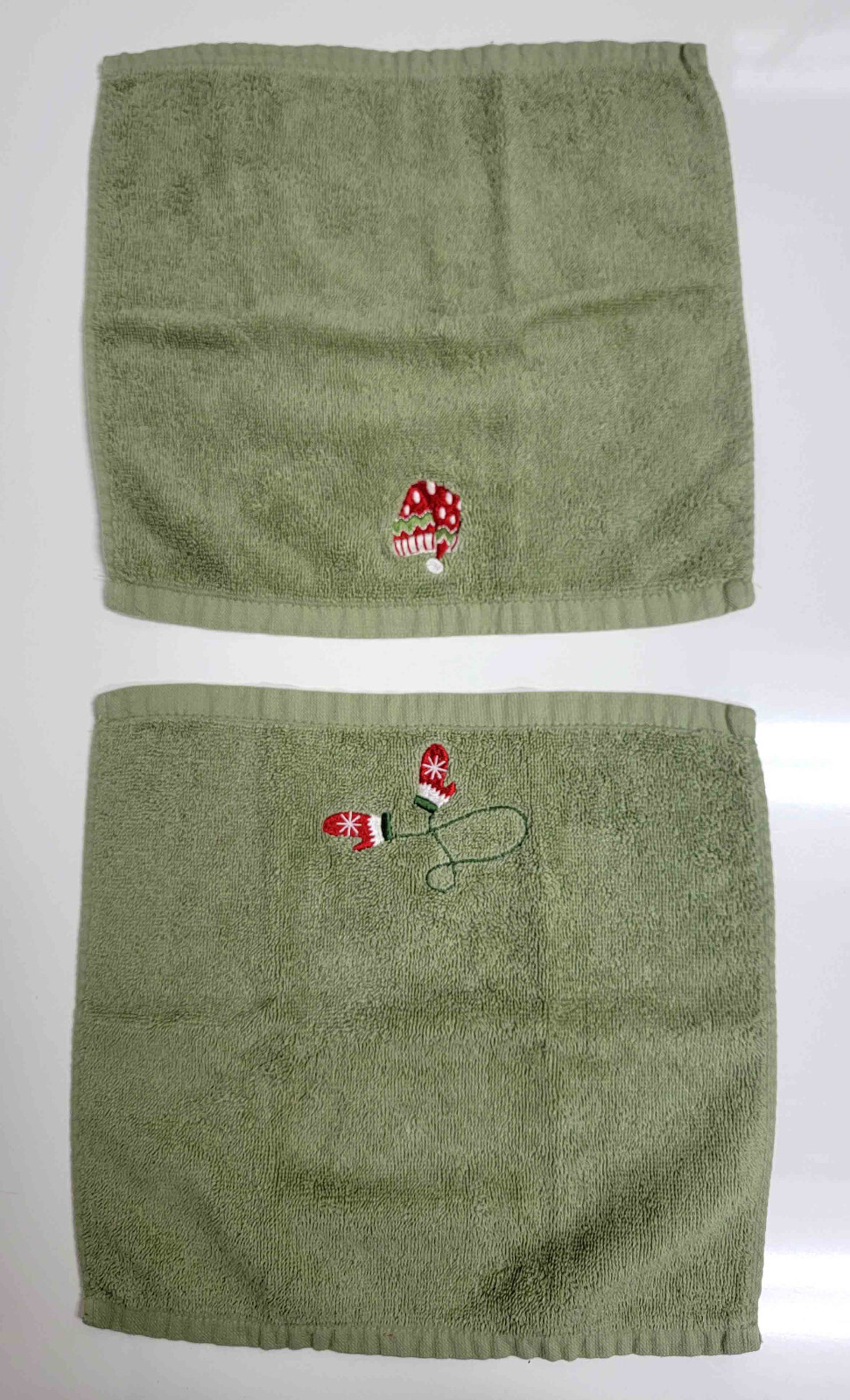 Christmas Bathroom Hand Towels Set of 2 Solid Green Color XMAS 11.5" x