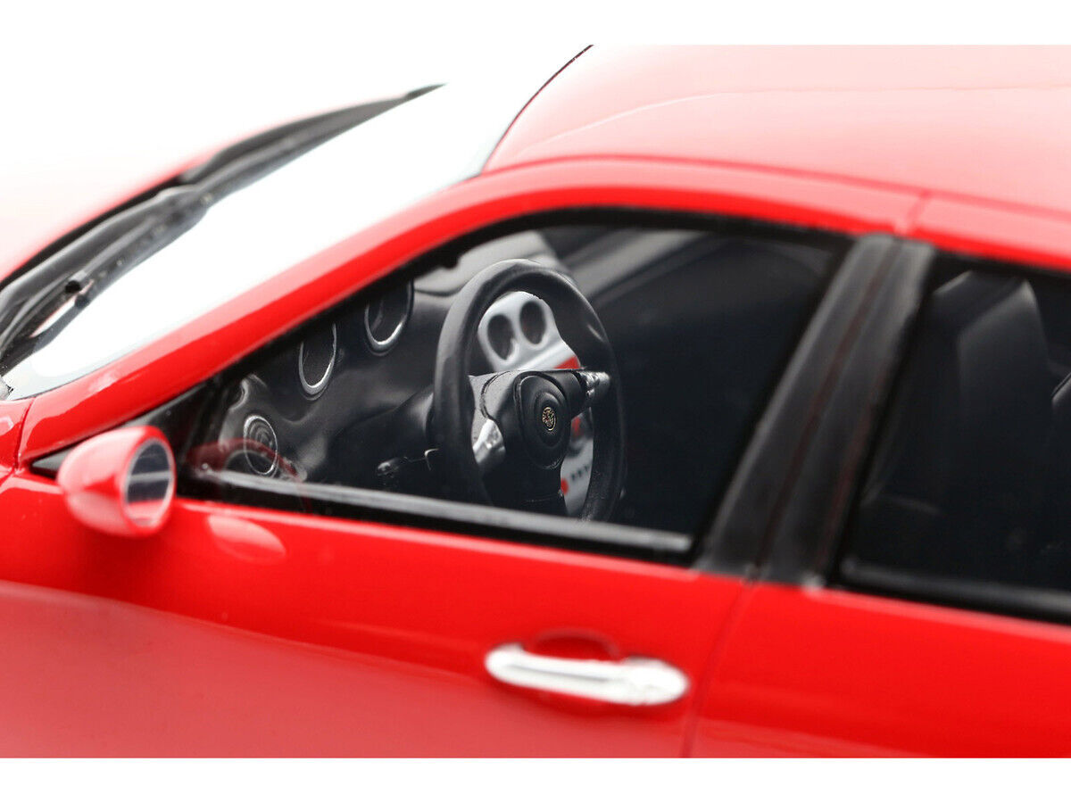 【限定価格セール!】 Otto Mobile Car Model 1/18 Red Alfa GTA 156 Romeo Alfa 2002 乗用車