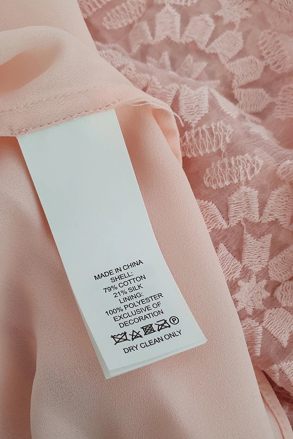 Abito in chiffon ricamato KATE SPADE rosa perla vicino alla piscina (US 4 UK 8)