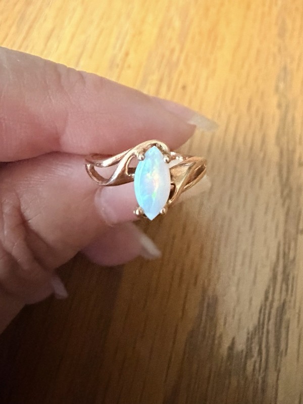Opal Ring 10kt Gold