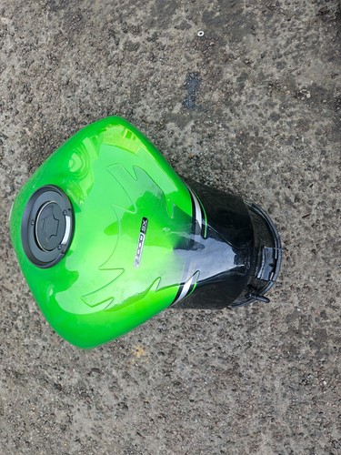 Kawasaki Z1000Sx 2016 tanque de combustible en verde - Imagen 6 de 11