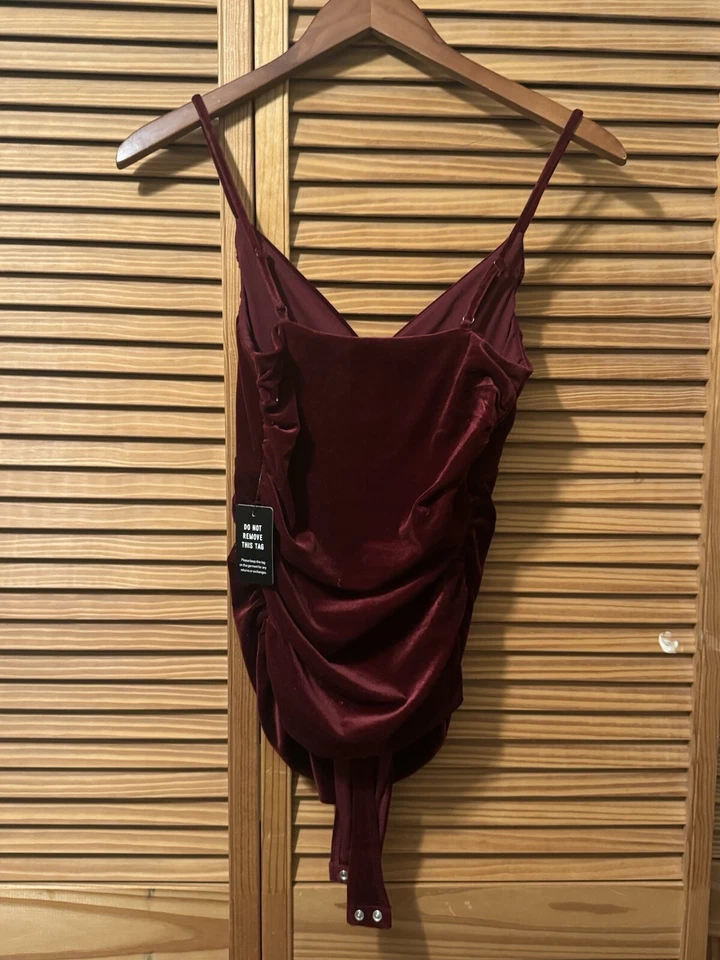 Новый с Ярлыками Express женщин бордовый без рукавов измельченный бархат с оборками тонкий боди; XS - Изображение 2 из 4