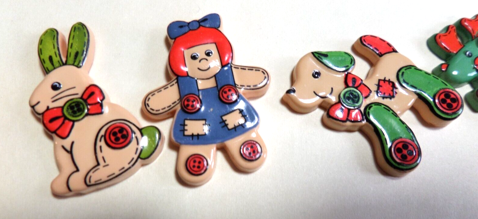 THE BUTTON CLAN SET of 6 Vintage Plastic JHB International Buttons eBay