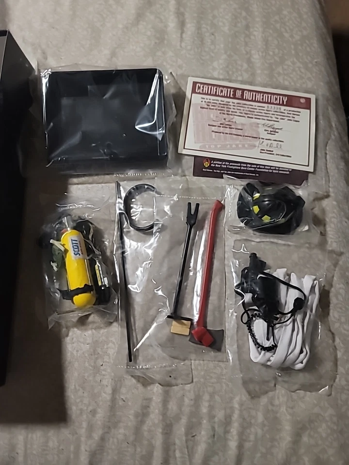 Figura 1/6 ERTL Collectibles Real Heroes TOP JAKE BOMBERO Foto 3 de 4