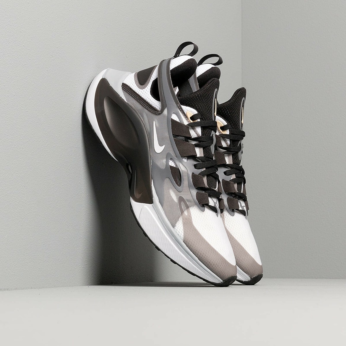 日本未入荷!★SIGNAL DMSX IN BLACK, WHITE AND GREY NIKE SIGNAL D/MS/X MEN'S BLACK WHITE GREY LIFESTYLE SNEAKERS