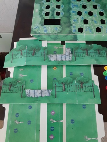 Juego de mesa Goosebumps Terror in the Graveyard Milton Bradley 1995 99% completo - Imagen 5 de 8