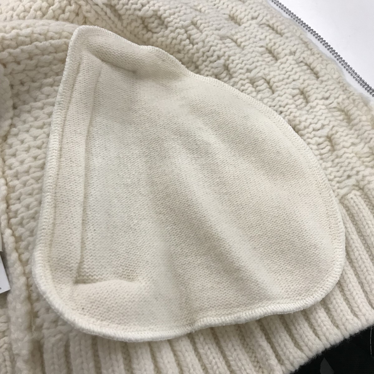 Used sacai 21Aw Wool Knit Zip Up Blouson 21-02778M Off White Used sacai 21Aw Wool Knit Zip Up Blouson 21-02778M Off White