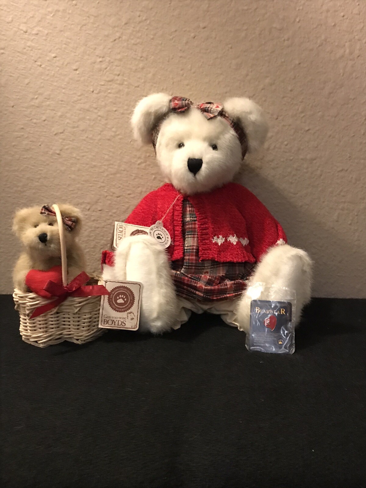 BOYDS BEARS Plush Bea Lovinya W/Bear & Pin In Basket N Great Condition
