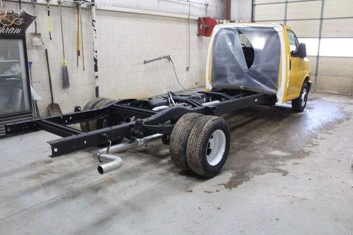 2022 GMC Savana 3500 Starter Motor 2626737 - Image 4 of 4