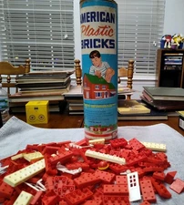 1950's AMERICAN PLASTIC BRICKS SET 715 ELGO HALSAM  Assorted Construction