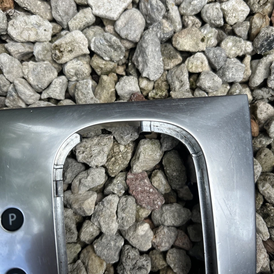 VW Jetta 2014 plateado palanca de cambios automática moldura OEM - 5C7713203A - ¡Envío rápido! Foto 3 de 4