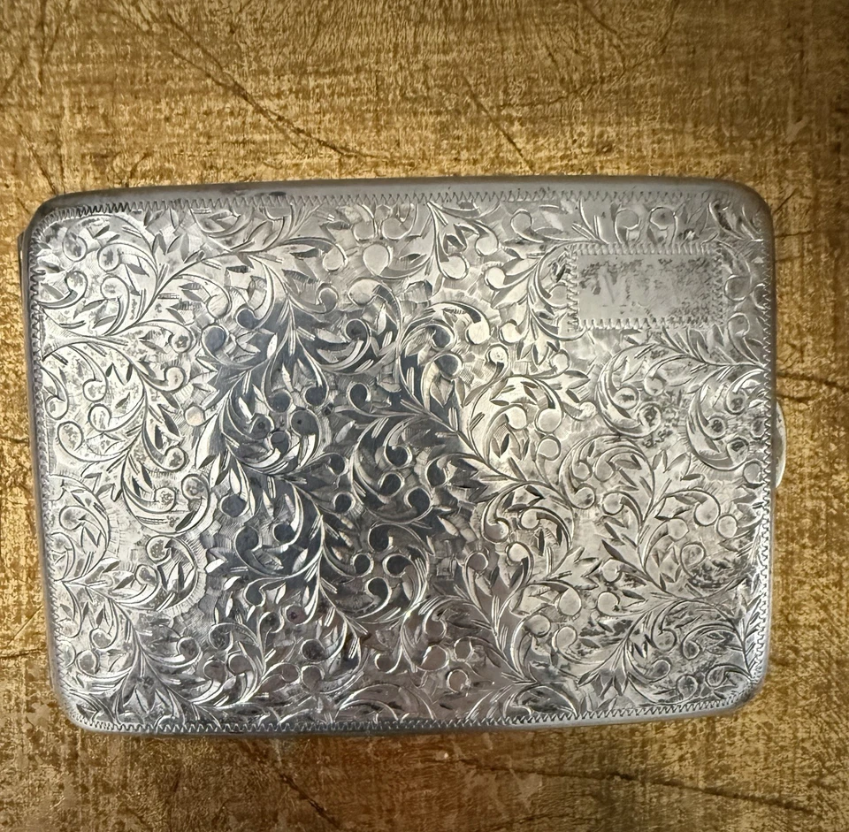 Juego de estuche y encendedor de cigarrillos de plata de ley Foto 2 de 4