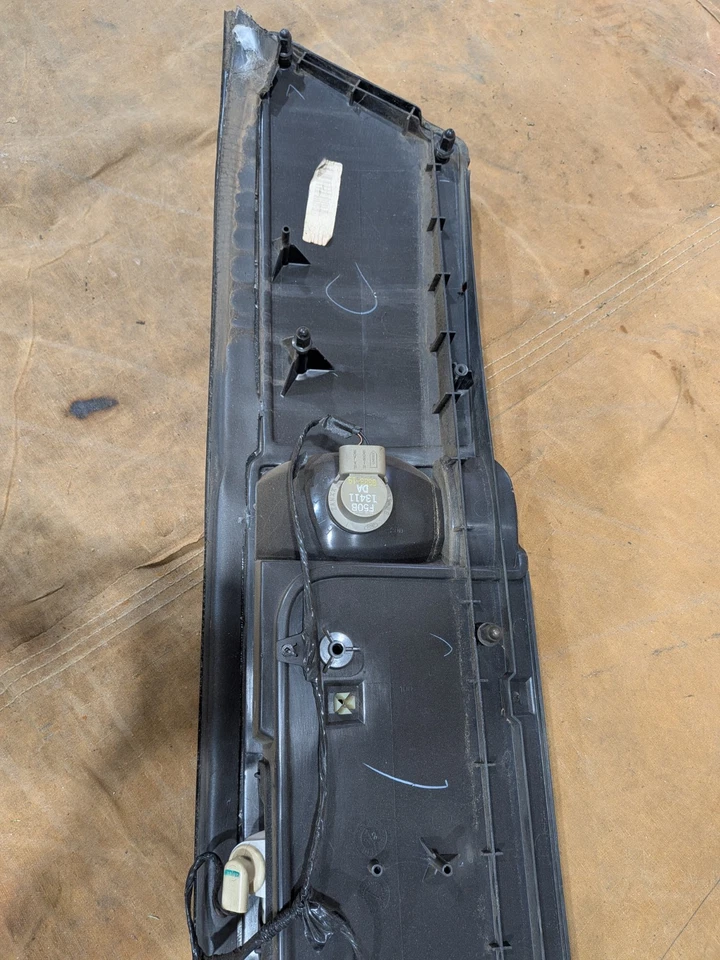 Grand Marquis 1999-2000 / Crown Vic Victoria panel de acabado de maletero / luces Foto 3 de 4