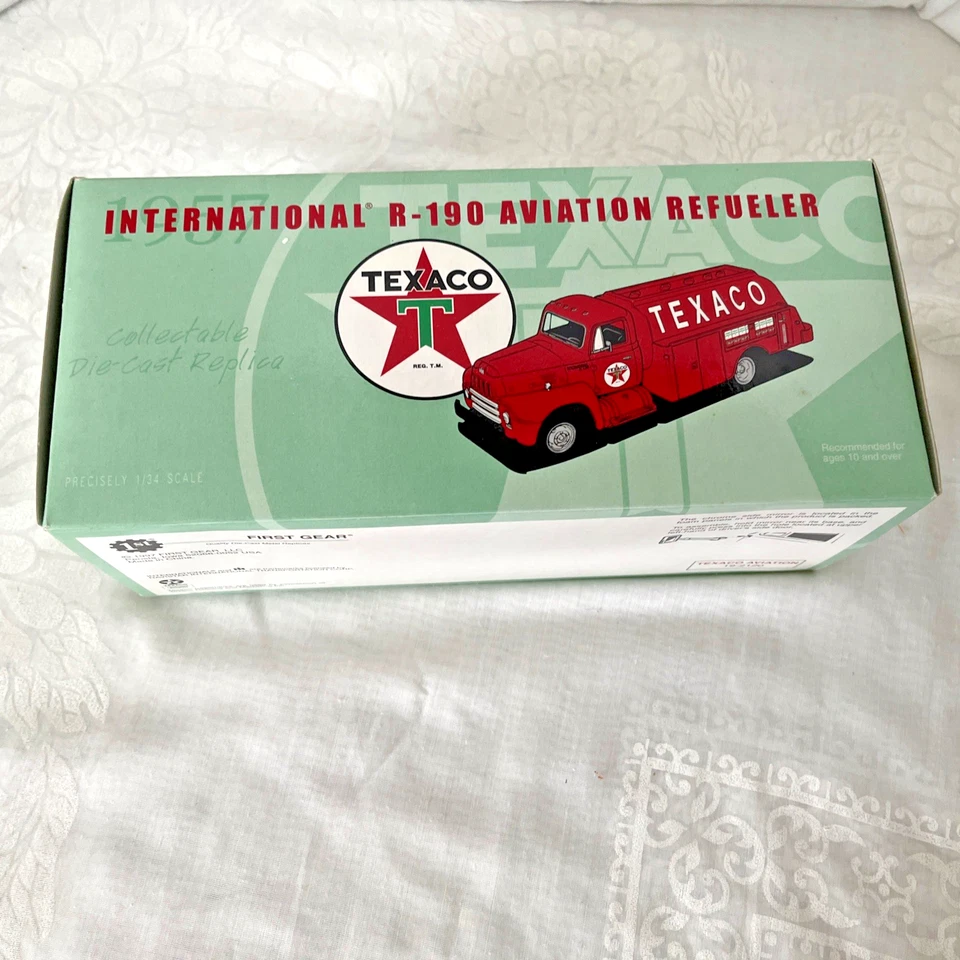 FIRST GEAR 1957 INTERNATIONAL AVIATION REFUELER- R-190 - 1/34 #19-2120 - Image 3 of 4