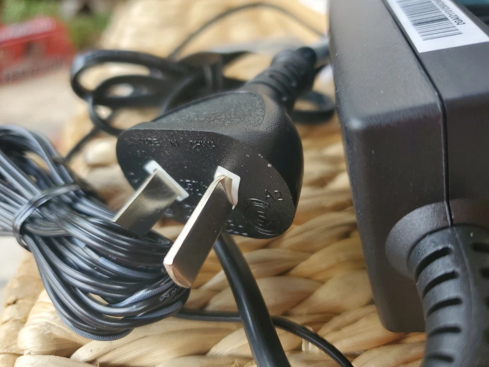 CISCO DPC2320 Cable Modem Wireless Router 802.11n Gateway READ DESCRIPTION - Image 4 of 4