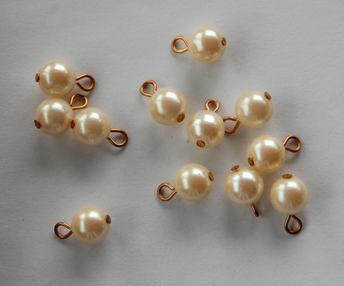 VINTAGE 12 PLASTIC PEARL PEARLS BALL BEAD DROPS PENDANTS OFF WHITE JAPAN 8mm - 第 1/2 張圖片