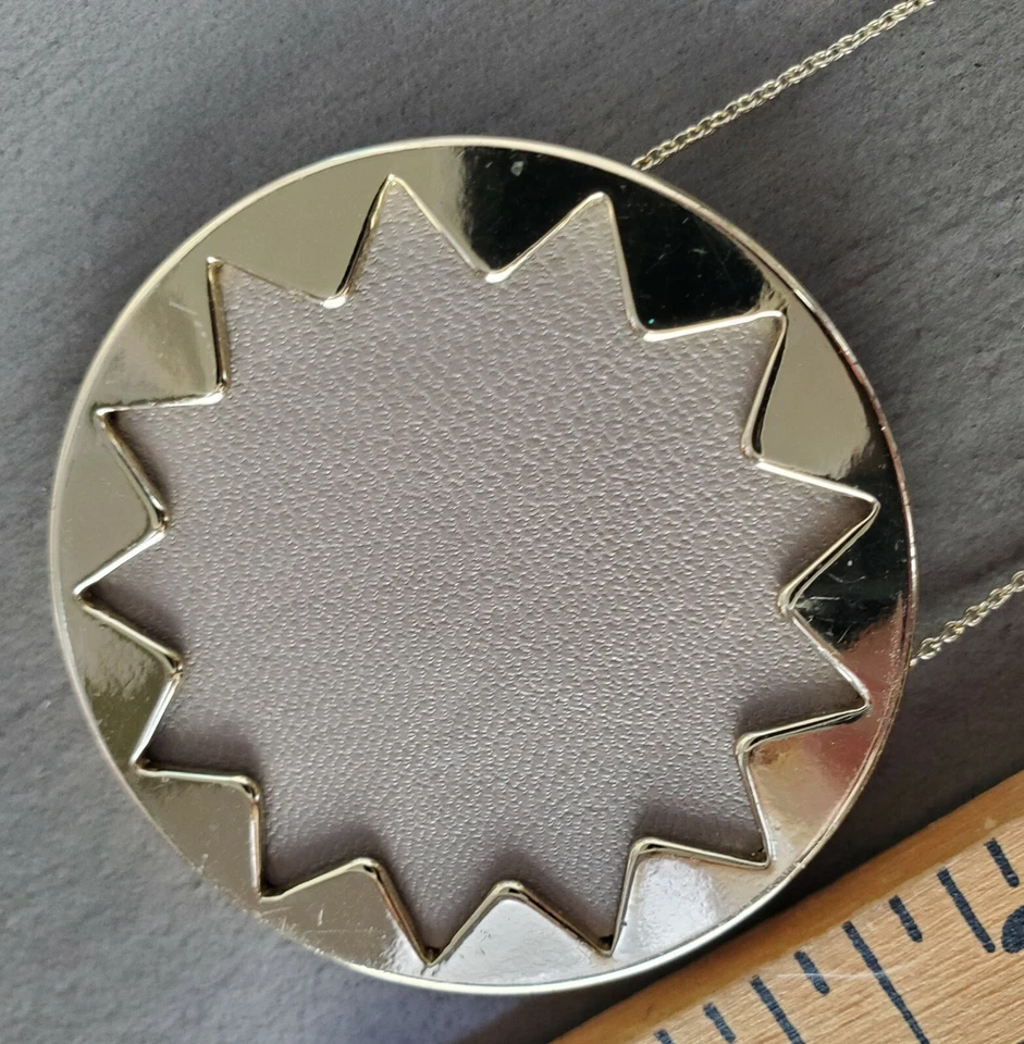 HOUSE OF HARLOW 1960 Cuero Taupe Sunburst Colgante Cadena Larga Collar B Foto 4 de 4