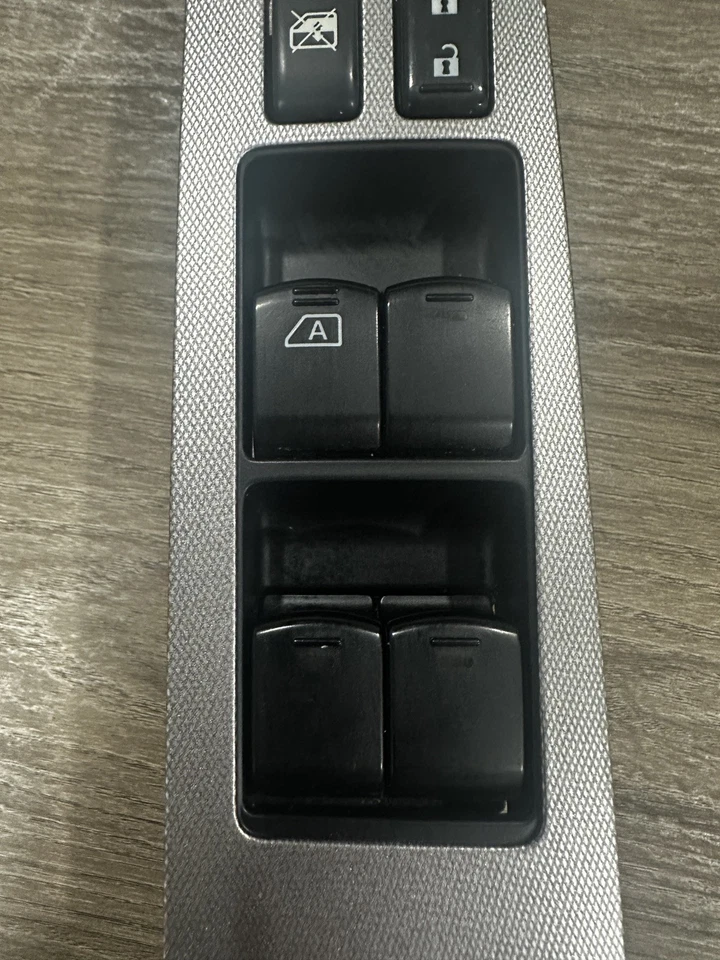 Interruptor de puerta principal delantera izquierda del conductor Nissan Versa 2007-09 (portón/a través 01/07) Foto 3 de 4