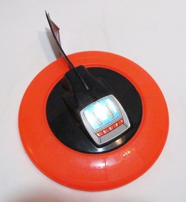 SKY SCREAMER FRISBEE FLYING DISC by WOLVERINE c. 1970's VINTAGE RED UFO SPACE